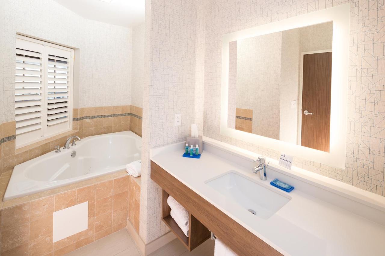 Holiday Inn Express Hotel & Suites Bay City By Ihg Esterno foto